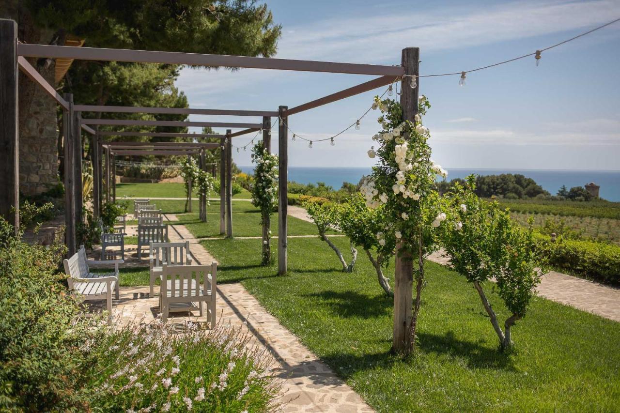 Masseria Agriturismo Torre Di Albidona 트레비사세 외부 사진